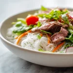 Savoureux bobun vietnamien au Cookeo, rempli de légumes croquants et nouilles délicates