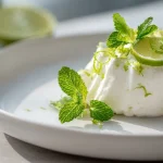 Mousse légère au fromage blanc et citron vert préparée au Cookeo, fraîche et onctueuse.