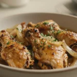 Délicieux poulet à la bière et aux oignons cuit au Cookeo, savoureux et réconfortant.